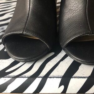 Elegant Black Peep-Toe Leather Shoes(Penny Loves Kenny)